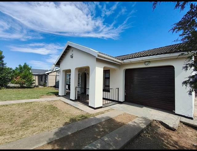 4 BEDROOM HOUSE FOR SALE IN HILLCREST